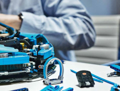 LEGO 42083 instructions page 203 – build guide