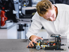 LEGO 42083 instructions page 140 – build guide