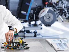 LEGO 42083 instructions page 141 – build guide